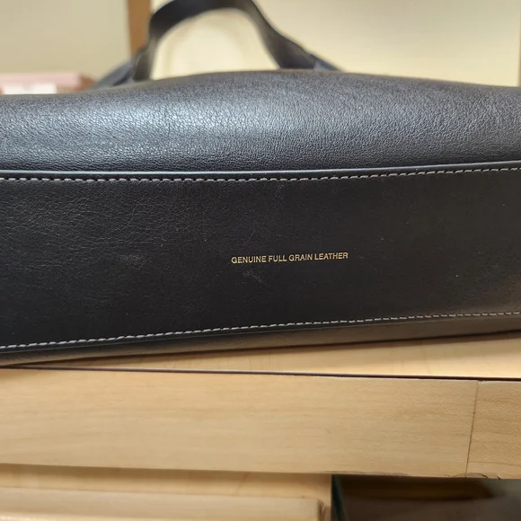Coach Black Leather Women's Bag - Picture 4 of 6